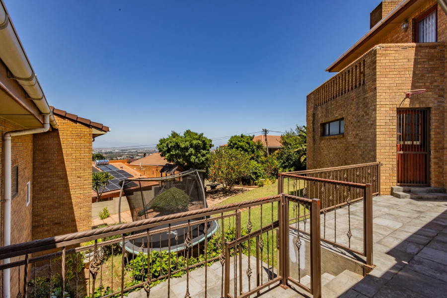 To Let 3 Bedroom Property for Rent in Loevenstein Western Cape